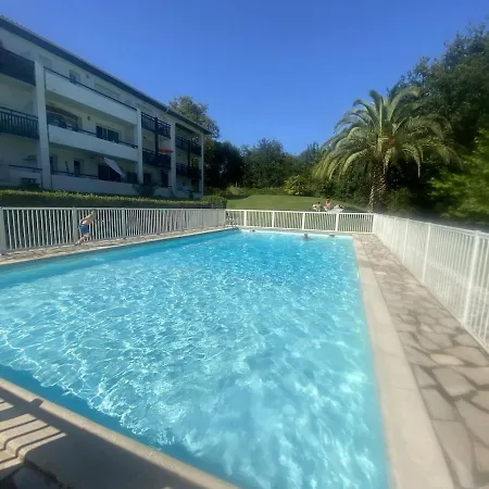 Daire Casa Surf Shelter, Large Swimming Pool, 1-bedroom Apartment, Garden, Day Use, Rhune View