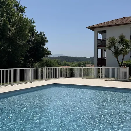 Casa Surf Shelter, Large Swimming Pool, 1-bedroom Apartment, Garden, Day Use, Rhune View Daire Bidart