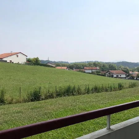Casa Surf Shelter, Large Swimming Pool, 1-bedroom Apartment, Garden, Day Use, Rhune View * Bidart