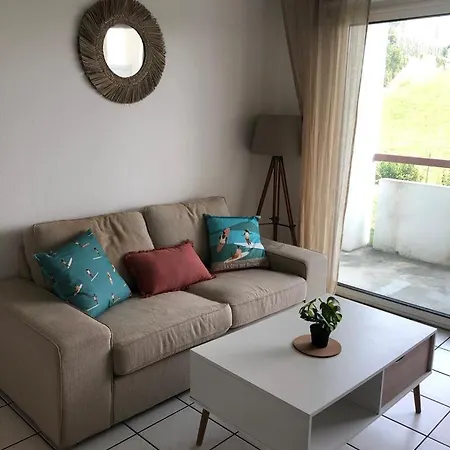 Daire Casa Surf Shelter, Large Swimming Pool, 1-bedroom Apartment, Garden, Day Use, Rhune View