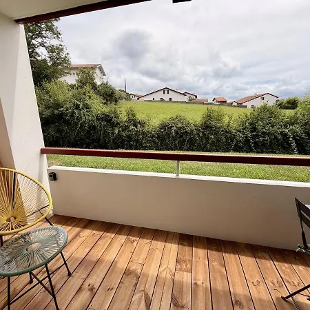 Casa Surf Shelter, Large Swimming Pool, 1-bedroom Apartment, Garden, Day Use, Rhune View *